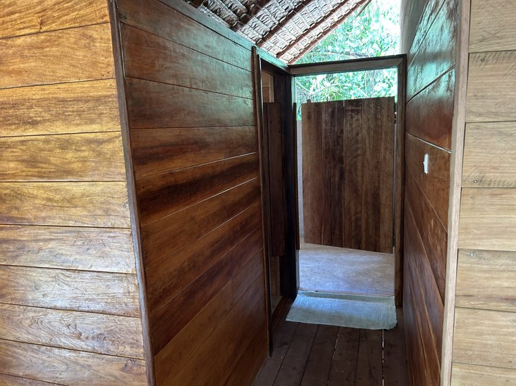 Rainforest Lodge bathroom
