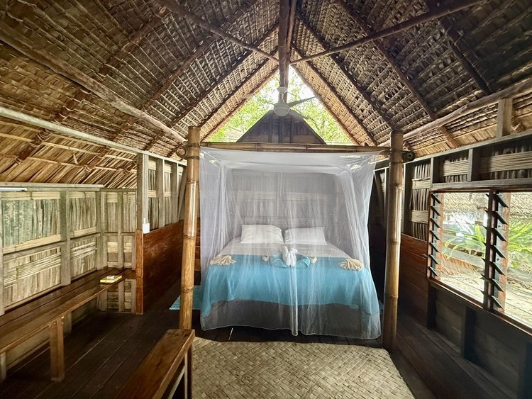 King four-poster bed in the Sunset Bungalow
